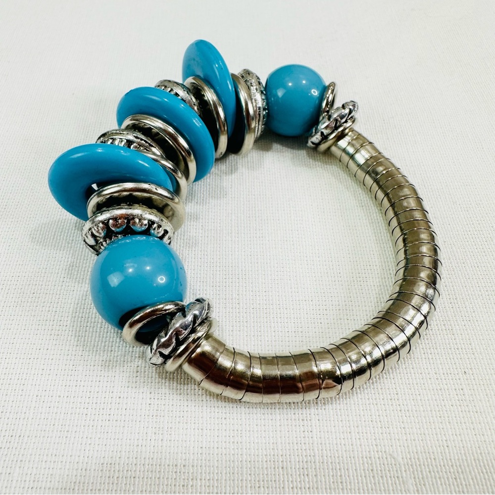 💚 SILVER TONE AQUA BLUE BEADED BOHO CHIC STRETCH BRACELET NWOT FASHION GLAM 🩵 - Picture 2 of 8